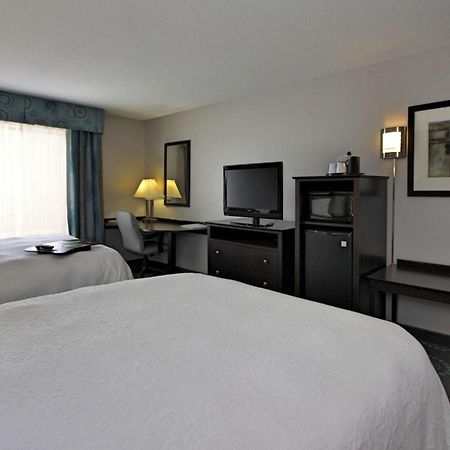 Hampton Inn Defiance Екстериор снимка