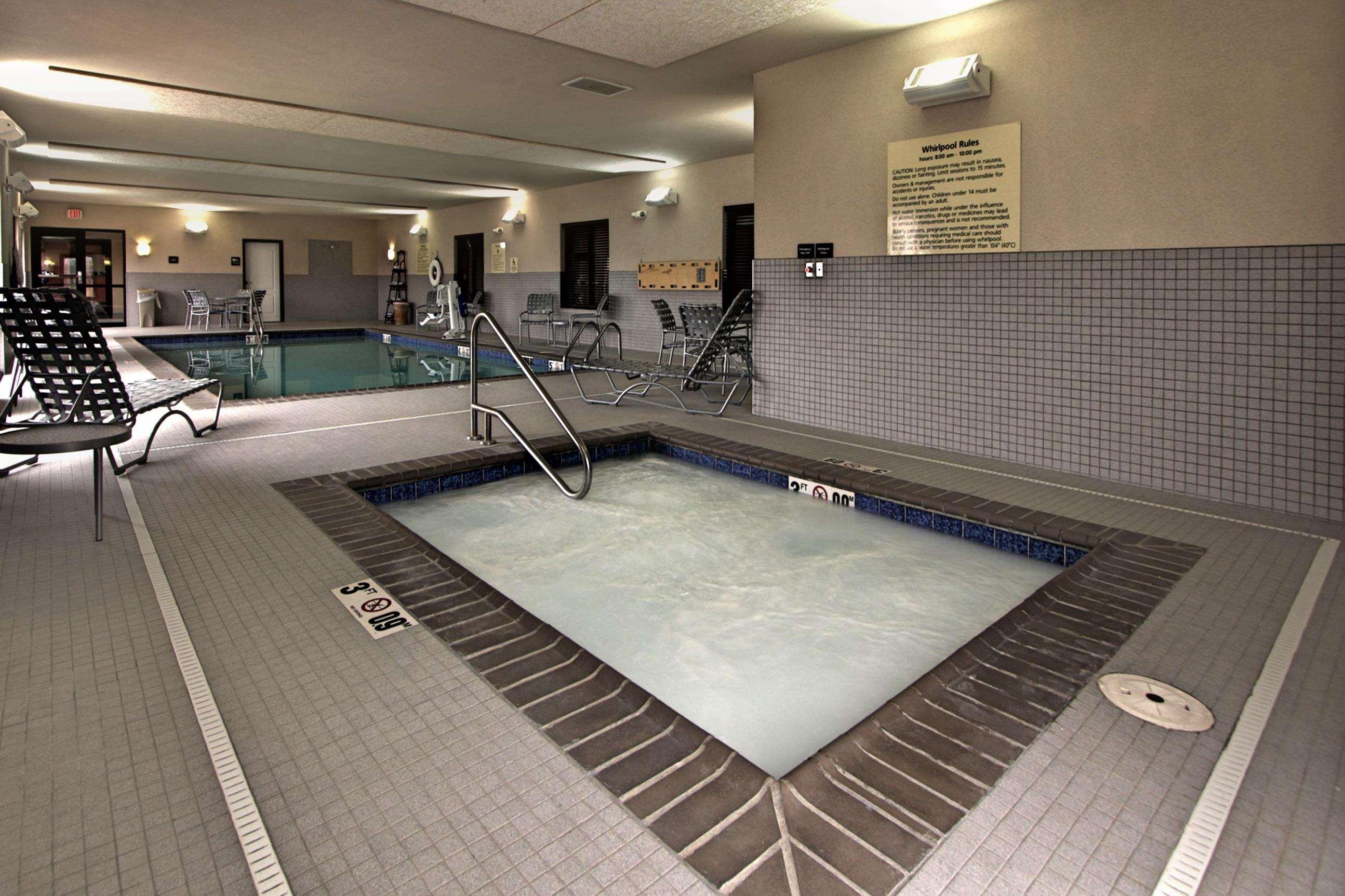 Hampton Inn Defiance Екстериор снимка