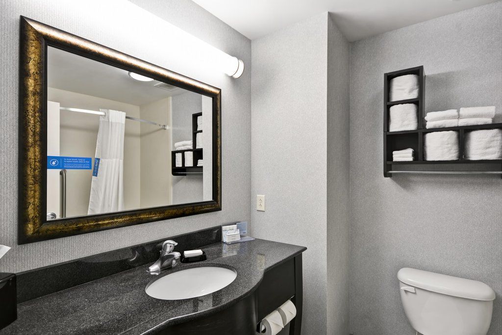 Hampton Inn Defiance Екстериор снимка